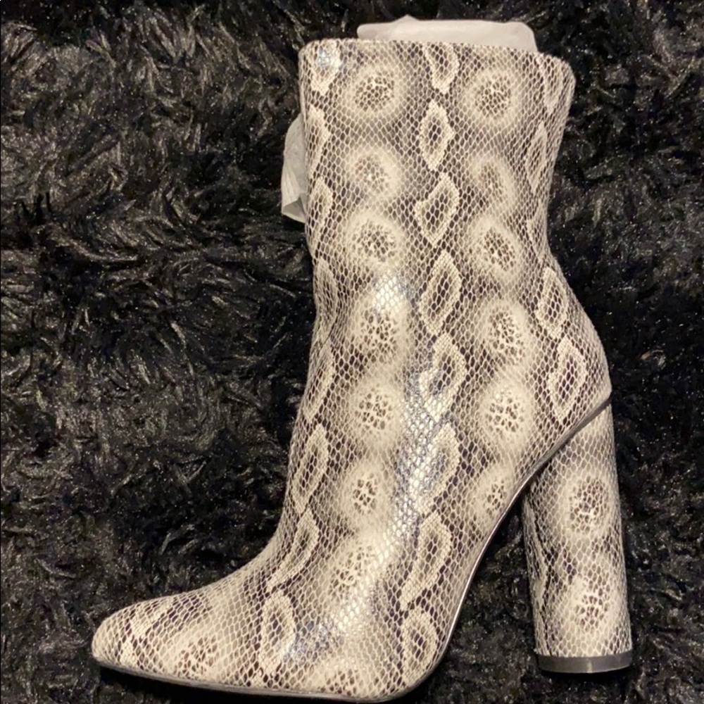 Midnight lover boot